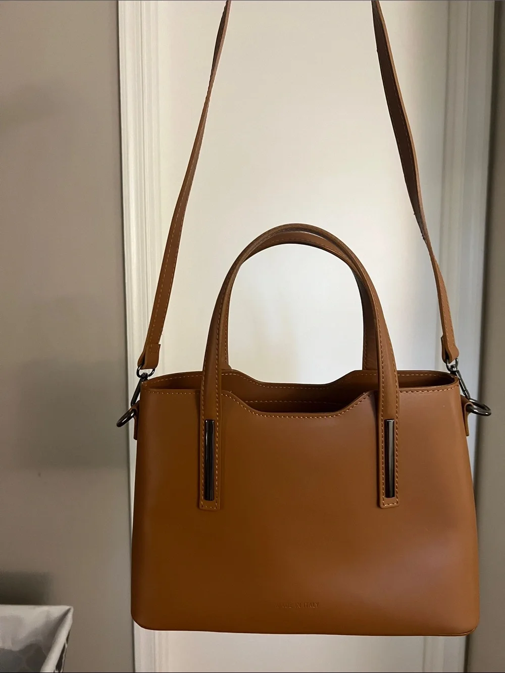 Gorgeous genuine leather Afandi Firenze bag. Like new- No signs of wear